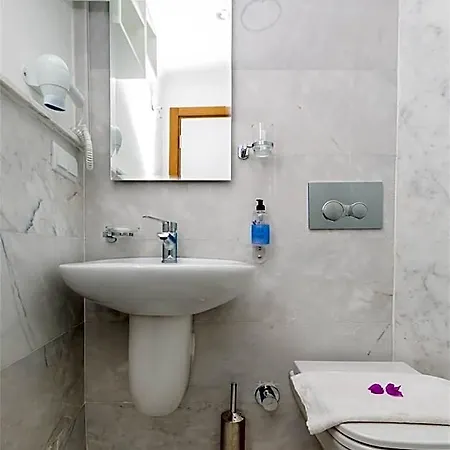 Defne Otel